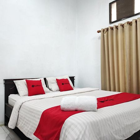 Reddoorz Syariah Near Universitas Batanghari Jambi Exterior photo