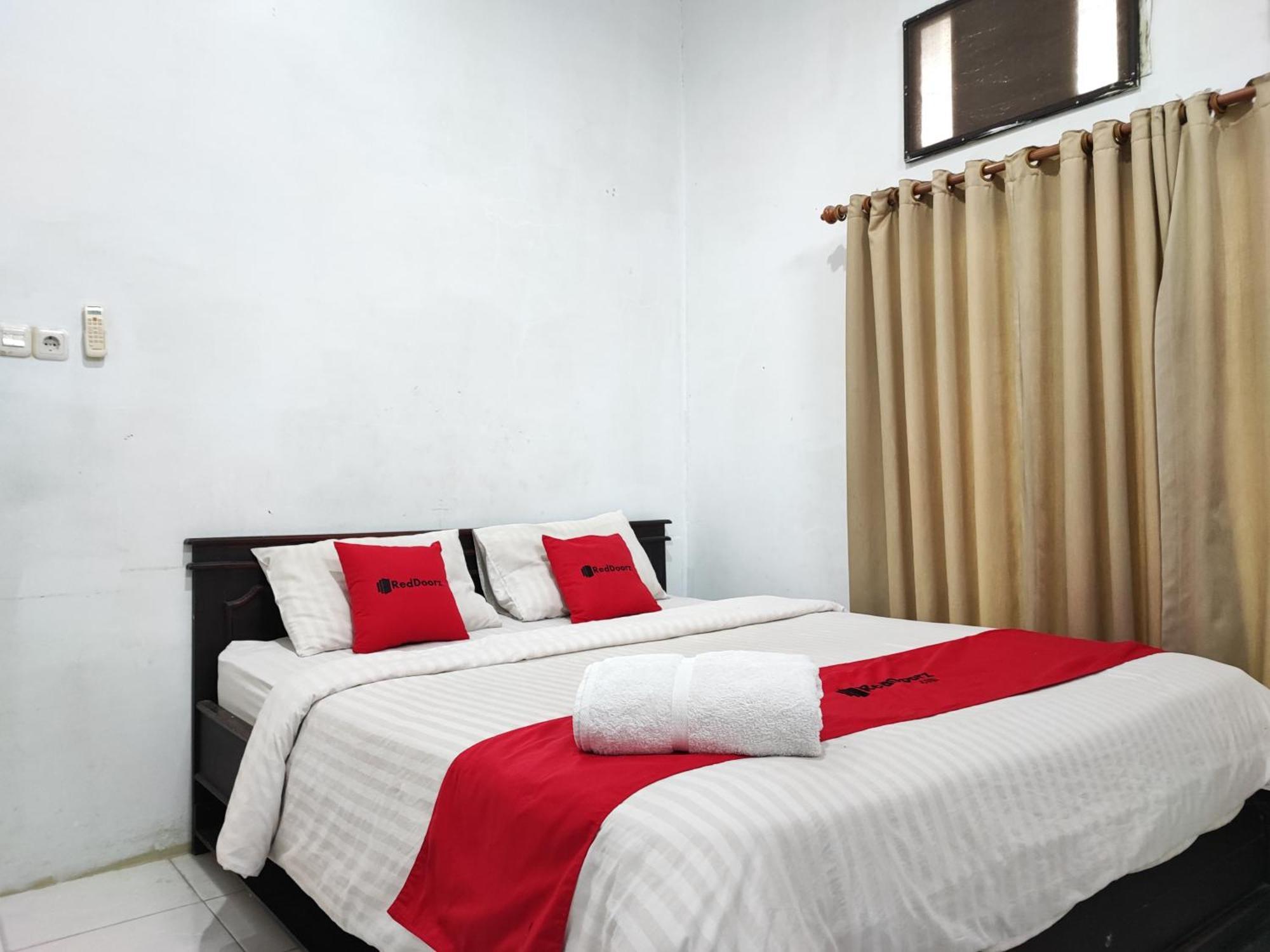 Reddoorz Syariah Near Universitas Batanghari Jambi Exterior photo