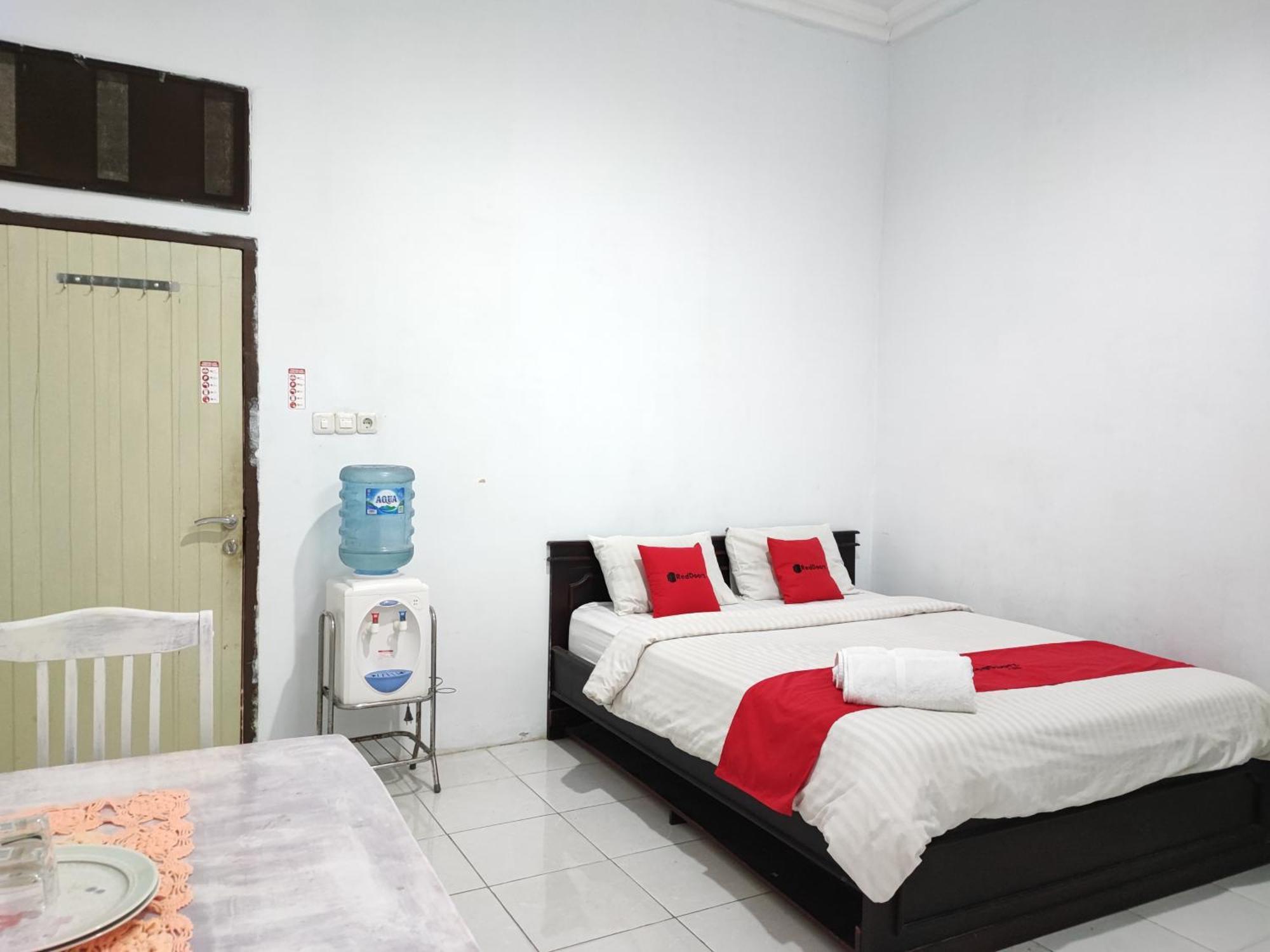 Reddoorz Syariah Near Universitas Batanghari Jambi Exterior photo